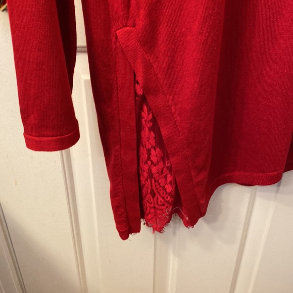 Irregular hem tunic with side slit lace. - Picture 2 of 4